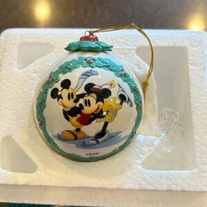 1999 Walt Disney on Ice Mickey & Minnie Classics Collection Ornament w/box & COA